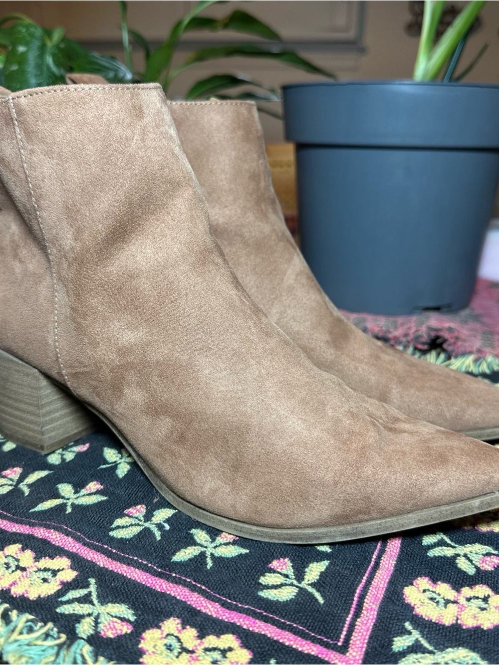 Boots Pointed Toe Heels Beige Womens Size 6.5 Universal Thread Zip Up Booties